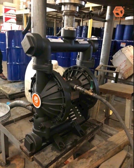 Bơm màng trong ngành dầu khí