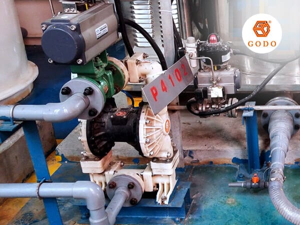 Bơm-màng-thân-nhựa-PVDF (1)