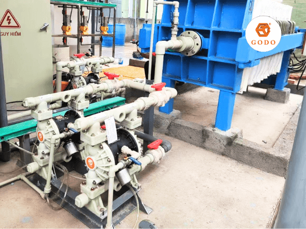 Máy bơm màng chịu hóa chất (1)