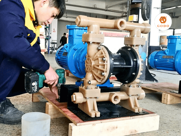 Máy bơm sình GODO (2)