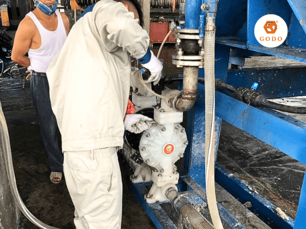 May bom hoa chat GODO trong xu ly nuoc thai 1