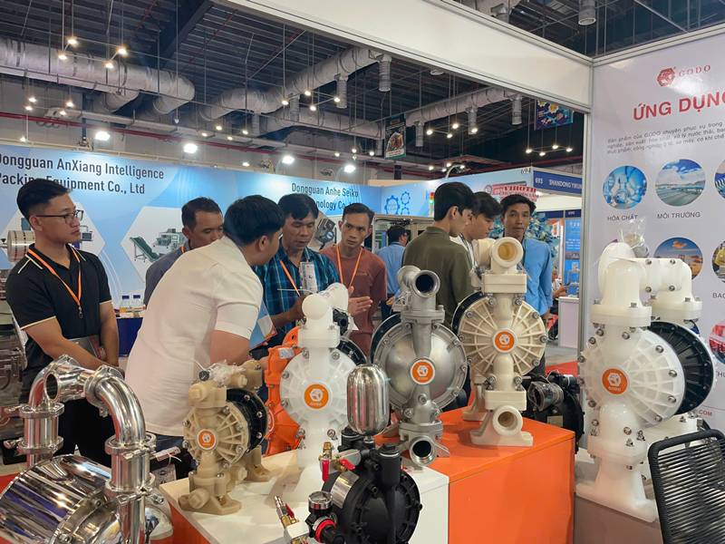 Lời cảm ơn quý khách hàng đã tham quan gian hàng GODO tại triển lãm VIMF 2025 – Bình Dương 8 khoanh khac khach hang doi tac den tham quan tai gian hang GODO 2025 1