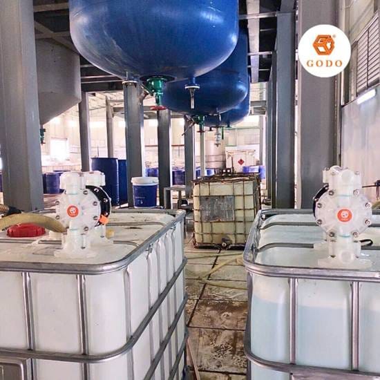 Bơm dung môi trong pha sơn toluen, xylene, styrene, phụ gia hóa chất ăn mòn 3 bơm dung môi trong pha sơn