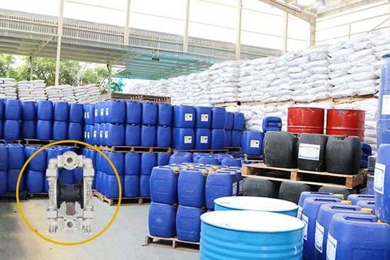 Bơm dung môi trong pha sơn toluen, xylene, styrene, phụ gia hóa chất ăn mòn 1 bơm dung môi trong pha sơn