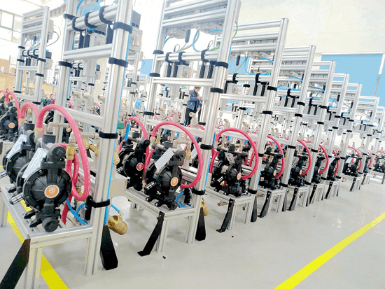 Máy bơm màng khí nén trong dây chuyền sản xuất