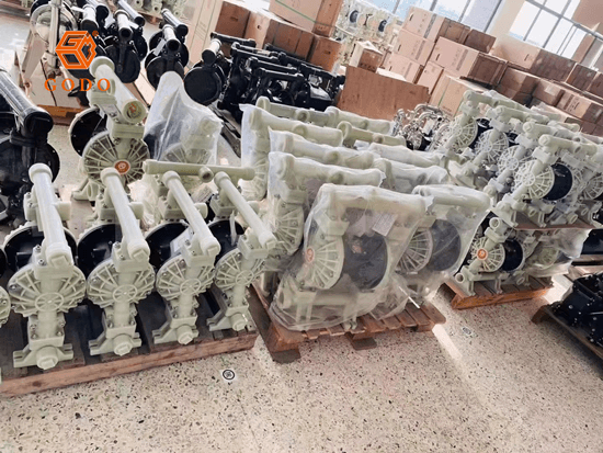 So sánh bơm màng khí nén và bơm trục vít