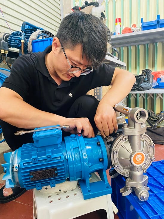 So sánh bơm màng điện vs bơm ly tâm