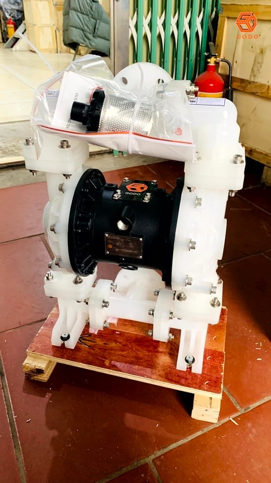 vật liệu bơm màng nào tiết kiệm chi phí