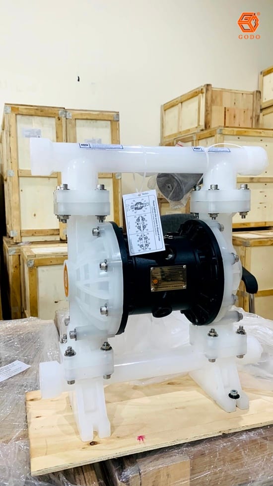 Bơm màng thân Nhựa